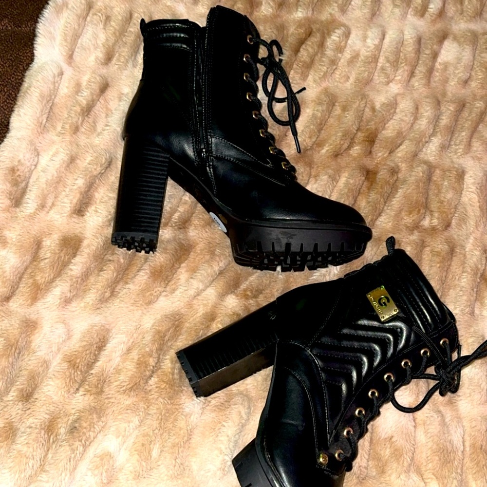 Guess boots